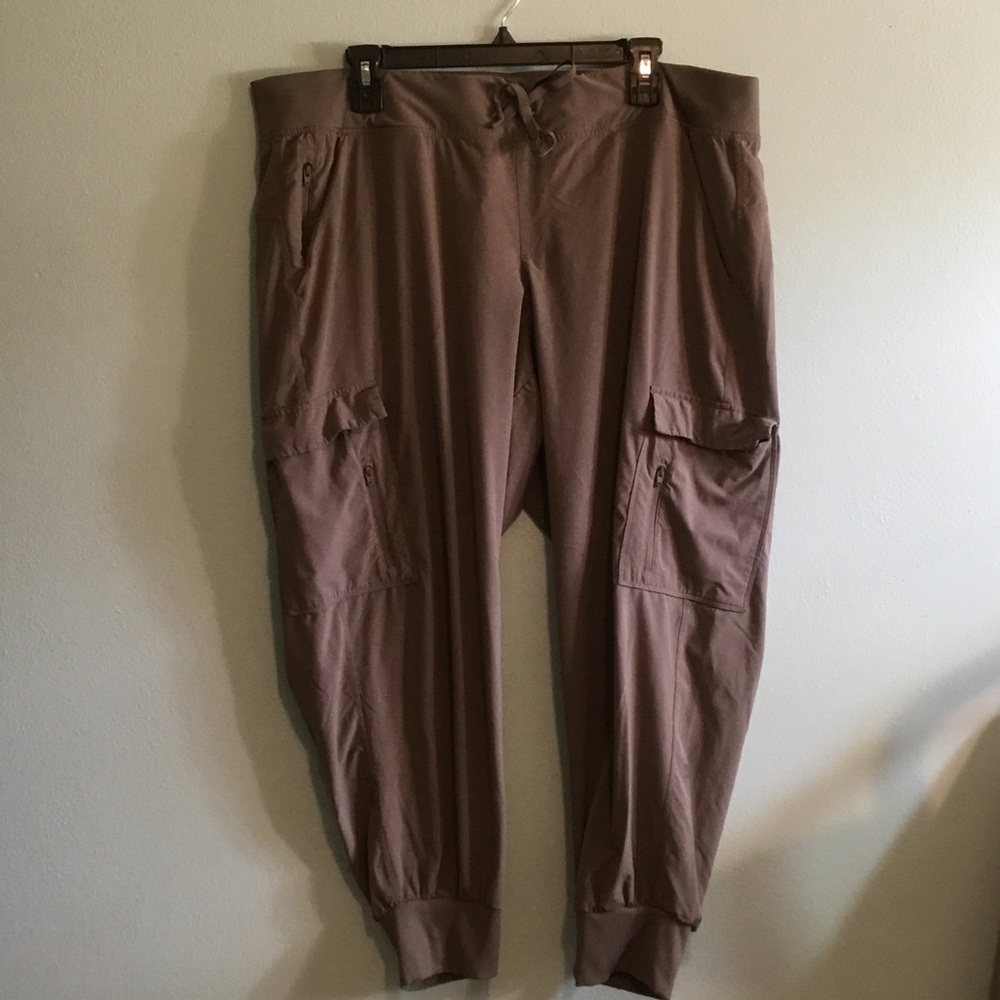 all in motion Women’s Cargo Jogger Pants - Taupe Brown